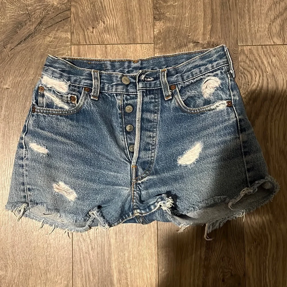 Vintage Levi’s shorts - Picture 1 of 4